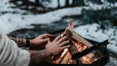 【冬キャンプ完全ガイド】初心者でも安心して楽しむための持ち物・服装・寒さ対策